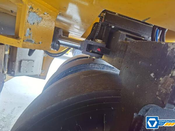 徐工XP305IV輪胎壓路機(jī)