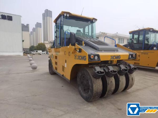 徐工XP305IV輪胎壓路機(jī)