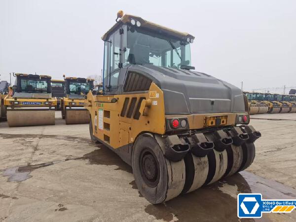 徐工XP305SIV輪胎壓路機