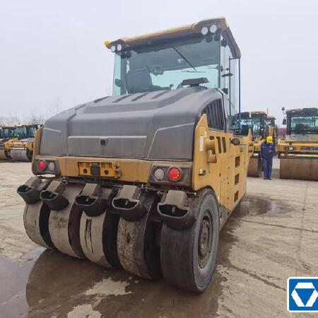 徐工XP305SIV轮胎压路机