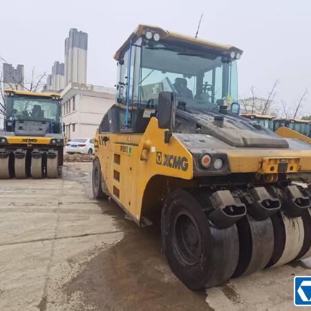 徐工XP305SIV轮胎压路机