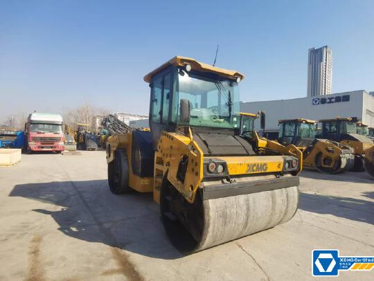 徐工XD135TCIV雙鋼輪壓路機