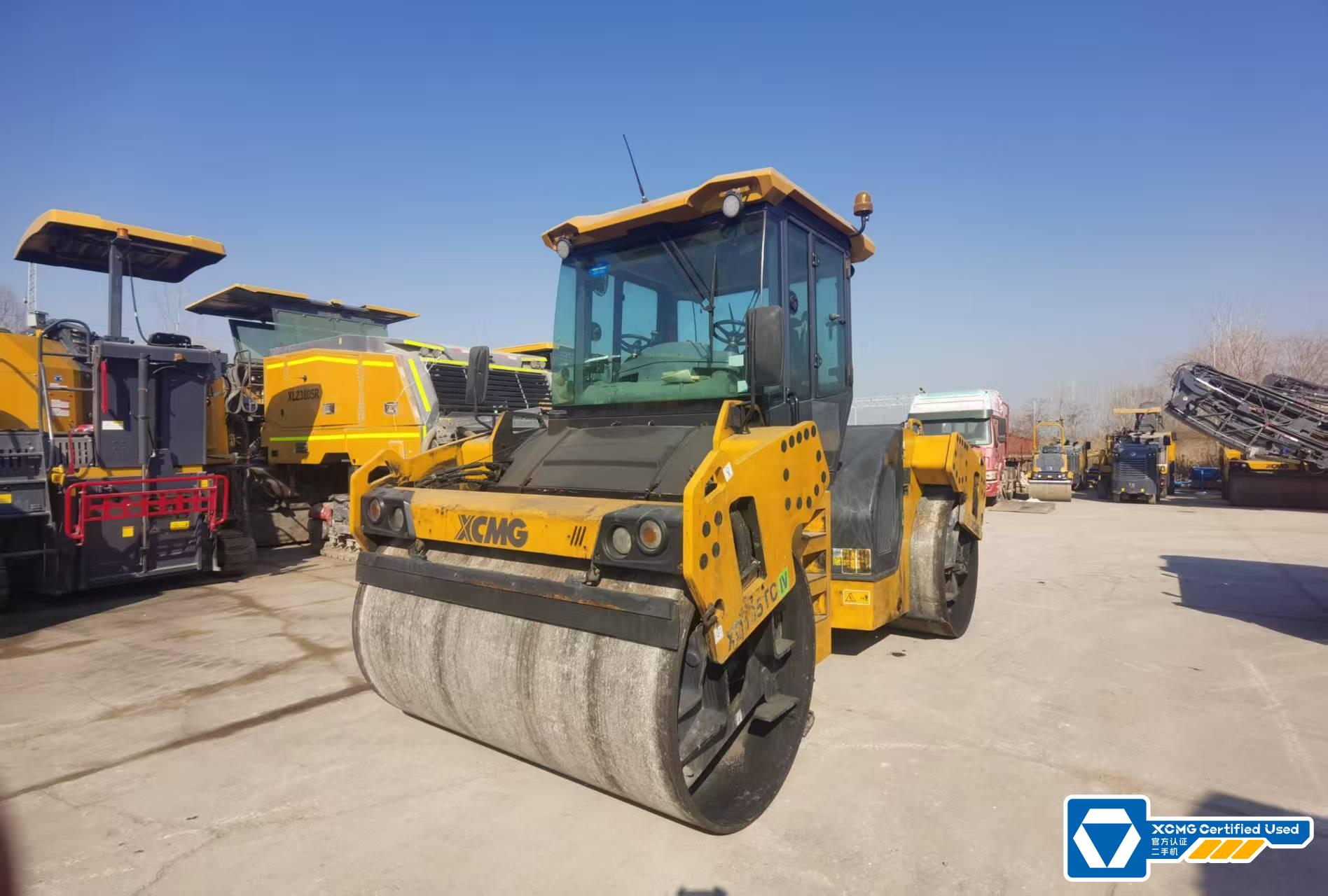 徐工XP305SIV輪胎壓路機(jī)