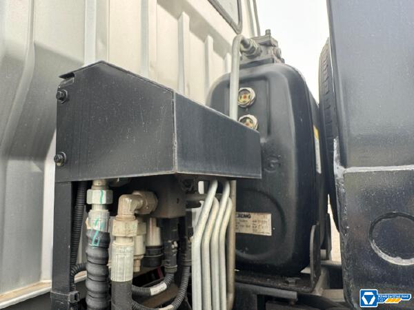 徐工XGH5030ZXXD6車廂可卸式垃圾車