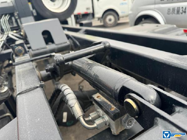 徐工XGH5030ZXXD6車廂可卸式垃圾車