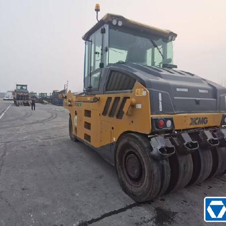 徐工XP305SIV轮胎压路机