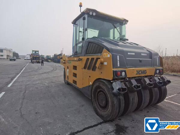 徐工XP305SIV輪胎壓路機