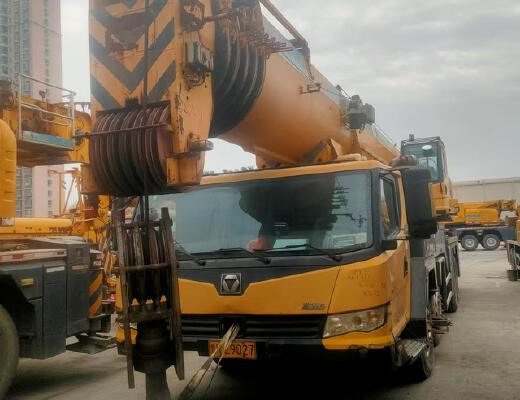 徐工XCT130汽车起重机