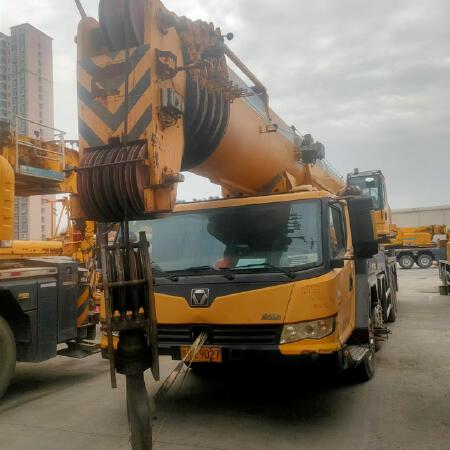 徐工XCT130汽车起重机