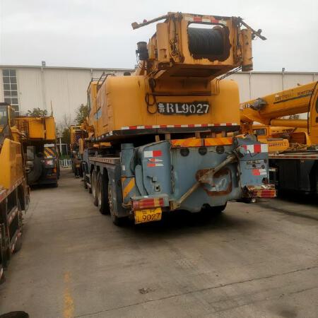 徐工XCT130汽车起重机