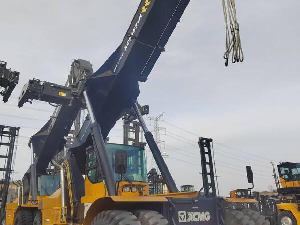 徐工XCS4531K港口移动起重机