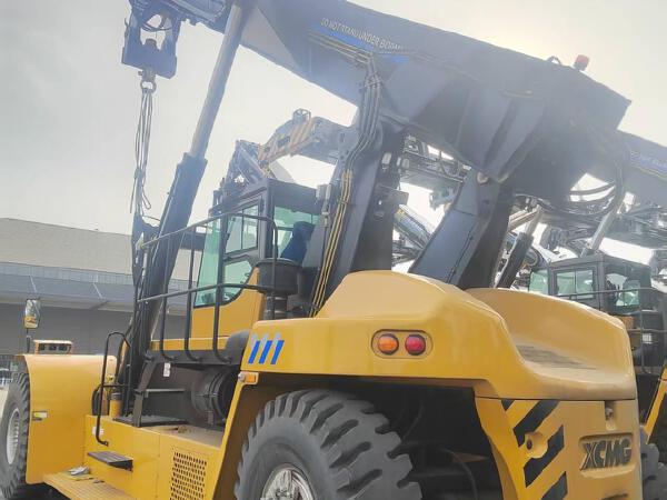 徐工XCS4531K港口移动起重机