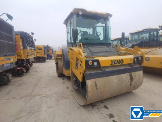 徐工XD135TCIV雙鋼輪壓路機
