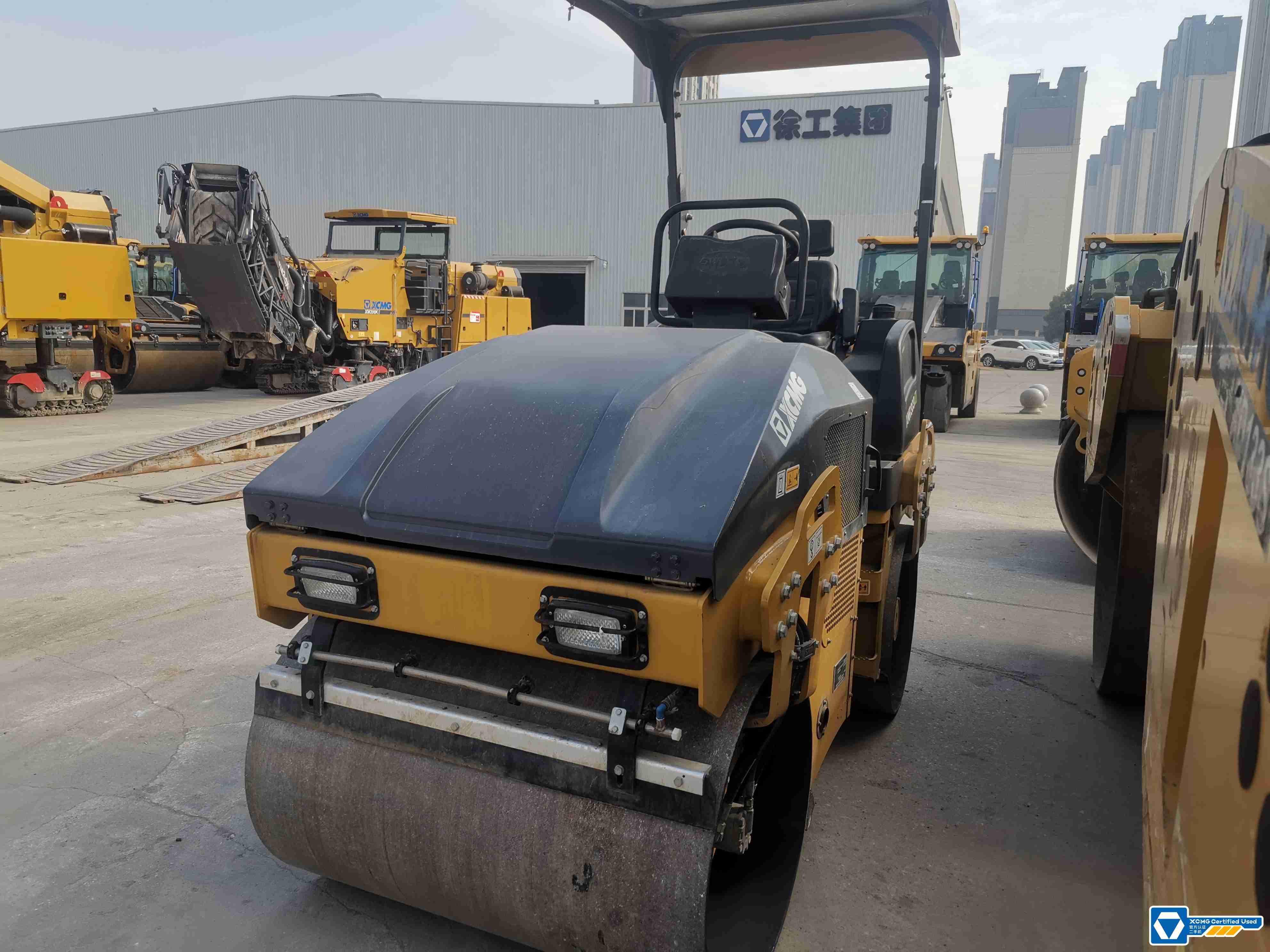 徐工XMR303雙鋼輪壓路機
