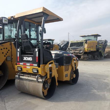 徐工XMR303双钢轮压路机