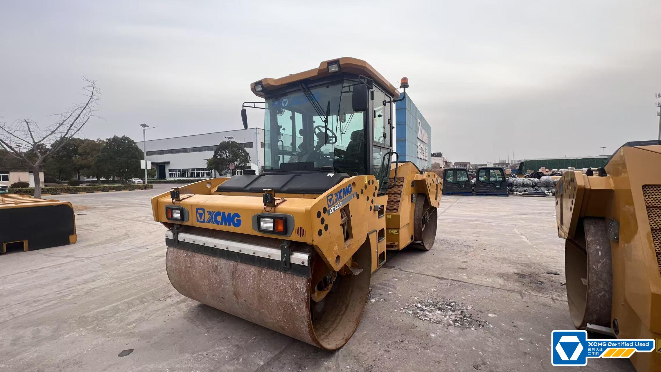徐工XD133S雙鋼輪壓路機(jī)