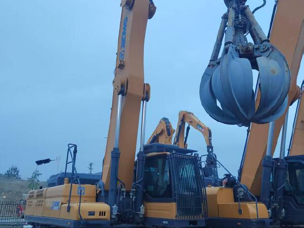 徐工XMH50CE履帶式挖掘機抓料機