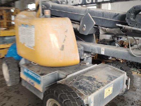 徐工GTBZ14JD曲臂式高空作業平臺