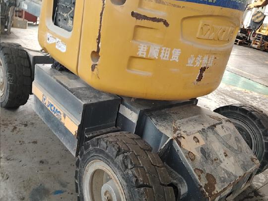 徐工GTBZ14JD曲臂式高空作業平臺