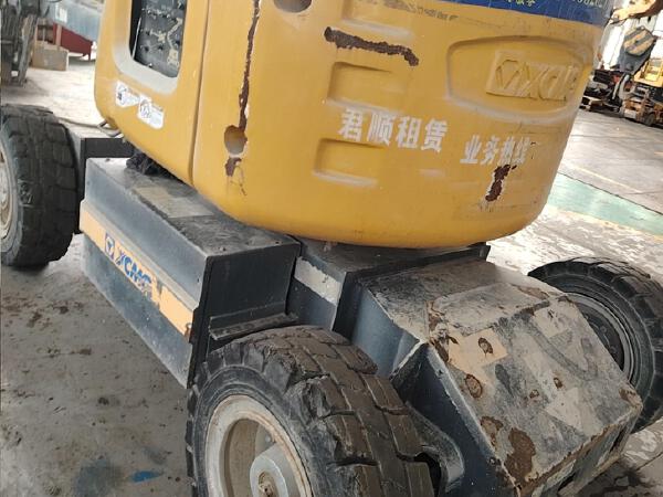 徐工GTBZ14JD曲臂式高空作業平臺