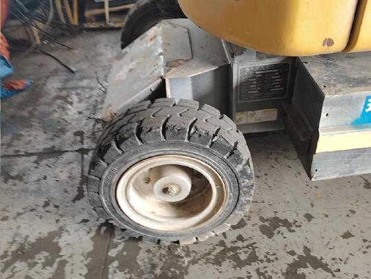 徐工GTBZ14JD曲臂式高空作業平臺