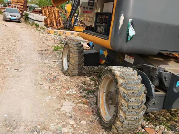 徐工GTBZ18曲臂式高空作業(yè)平臺