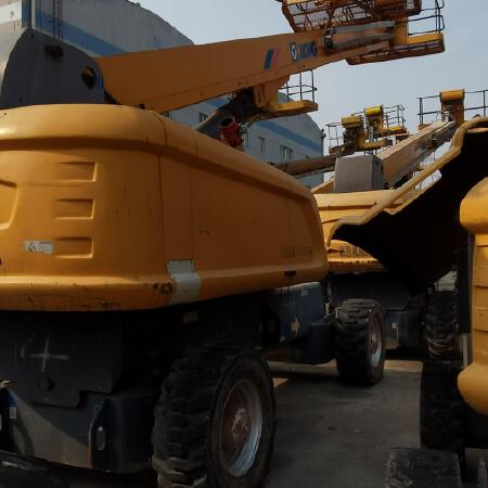 徐工GTBZ30S直臂式高空作业平台