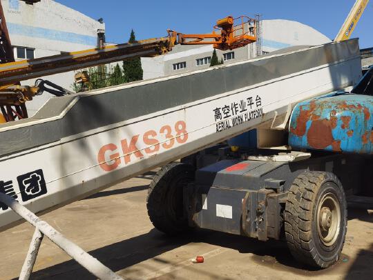 徐工GKS38直臂式高空作業平臺