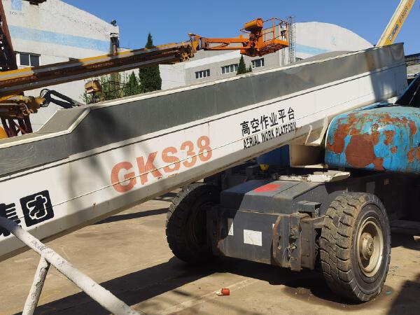 徐工GKS38直臂式高空作業平臺