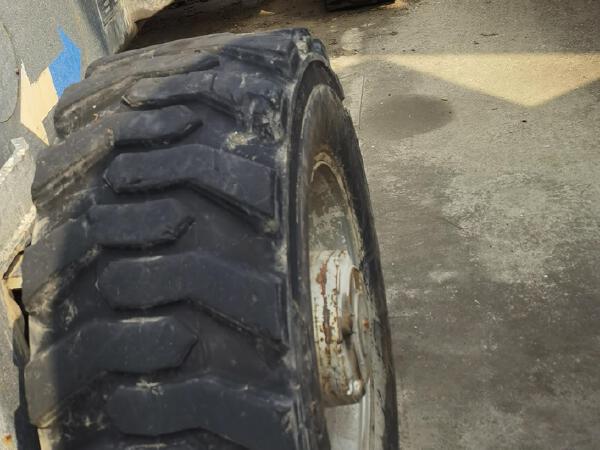 徐工GTBZ30S直臂式高空作業(yè)平臺(tái)