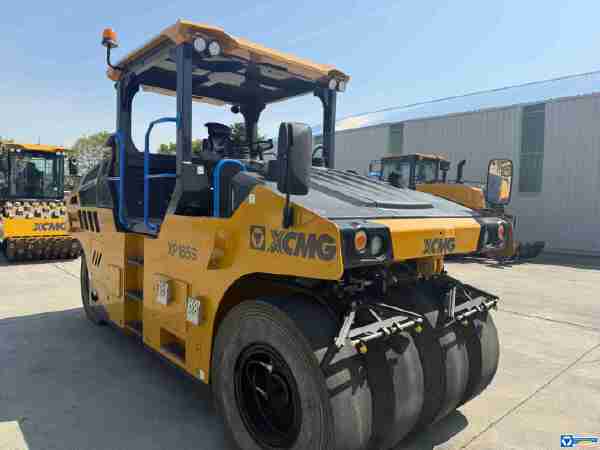 徐工XP165S輪胎壓路機