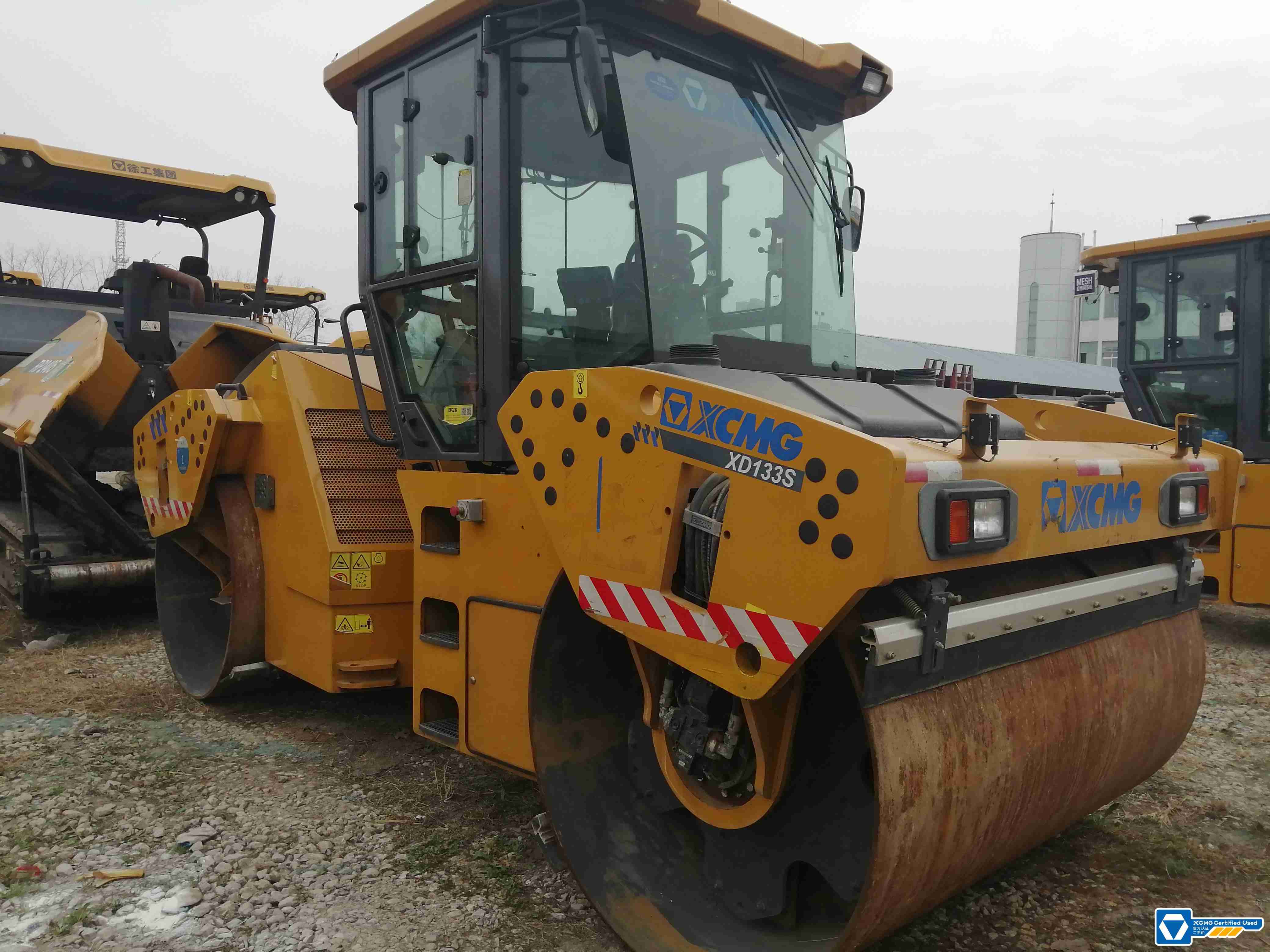 徐工XD133D雙鋼輪壓路機(jī)