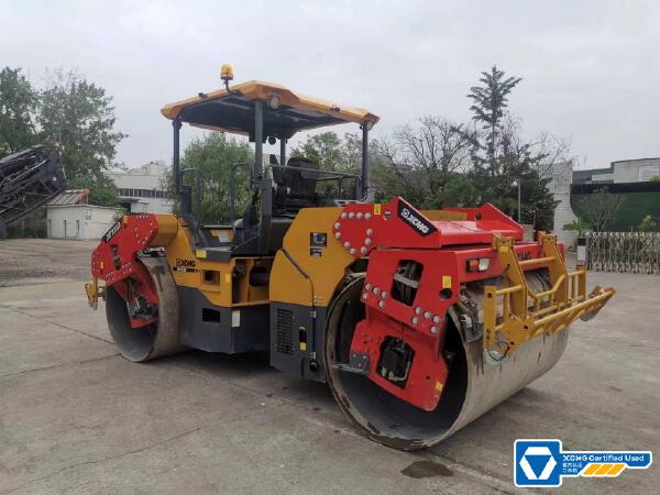 徐工XD133D雙鋼輪壓路機(jī)