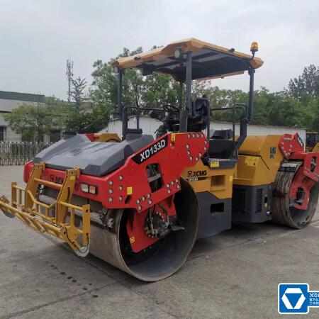 徐工XD133D双钢轮压路机