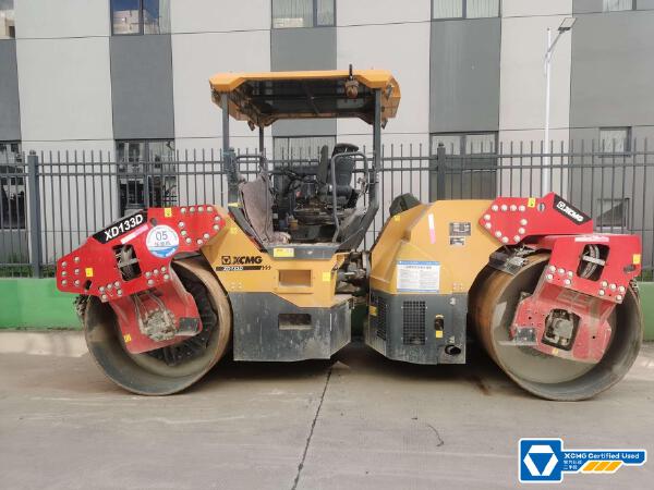 徐工XD133D雙鋼輪壓路機