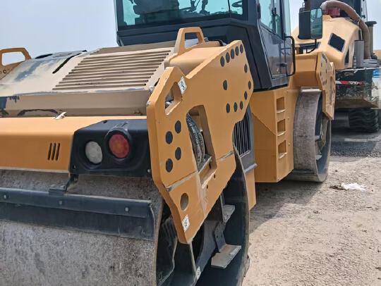 徐工XD135TCIV雙鋼輪壓路機