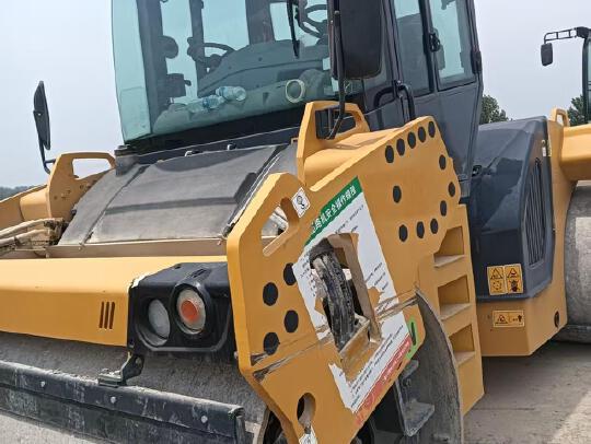 徐工XD135TCIV雙鋼輪壓路機
