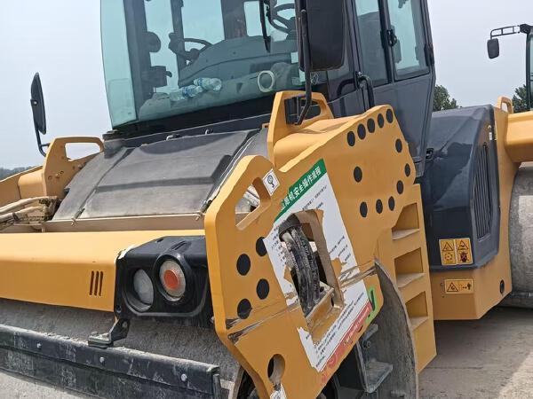 徐工XD135TCIV雙鋼輪壓路機