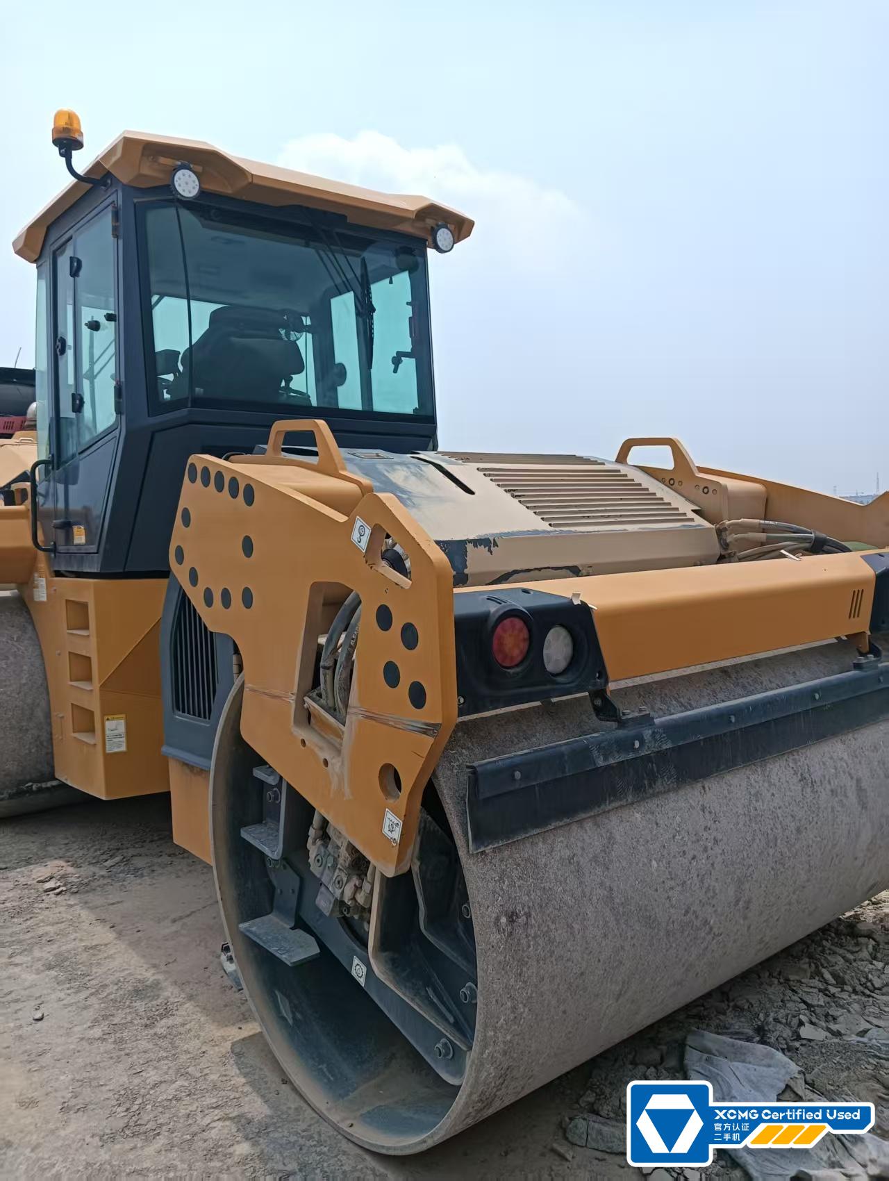 徐工XD135TCIV雙鋼輪壓路機(jī)