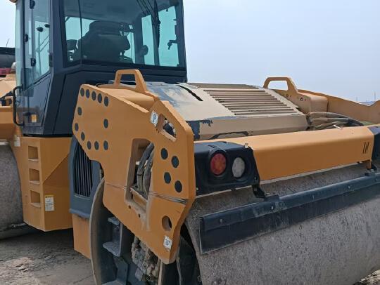 徐工XD135TCIV雙鋼輪壓路機