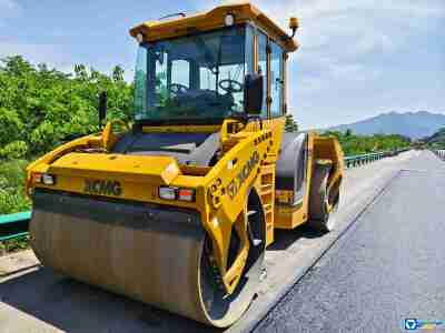 徐工XD133CIV雙鋼輪壓路機(jī)