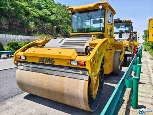 徐工XD133CIV雙鋼輪壓路機(jī)