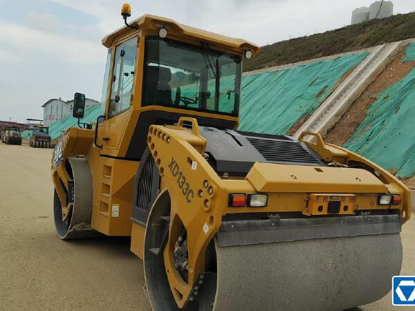 徐工XD133CIV雙鋼輪壓路機