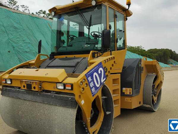 徐工XD133CIV雙鋼輪壓路機