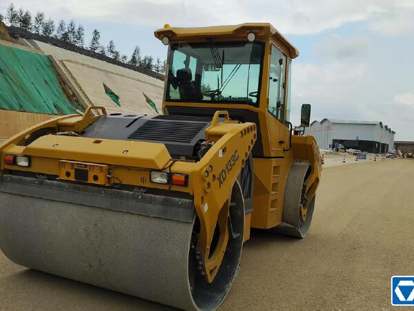 徐工XD133CIV雙鋼輪壓路機