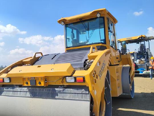 徐工XD133CIV雙鋼輪壓路機
