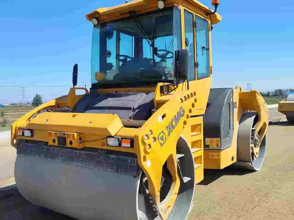 徐工XD133CIV雙鋼輪壓路機(jī)