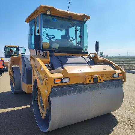 徐工XD133CIV双钢轮压路机