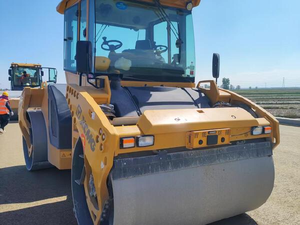 徐工XD133CIV雙鋼輪壓路機(jī)