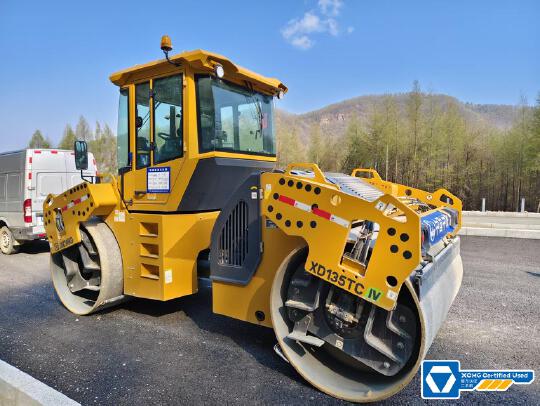 徐工XD135TCIV雙鋼輪壓路機